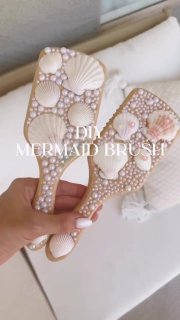 Русалочья расчёска, которая захватила мой Pinterest Милейшее летнее рукоделие самодельная расчёска в виде русалочки. Я выбрала жемчужно-белый цвет,... - изображение 1 - расчёска, такие, telegram