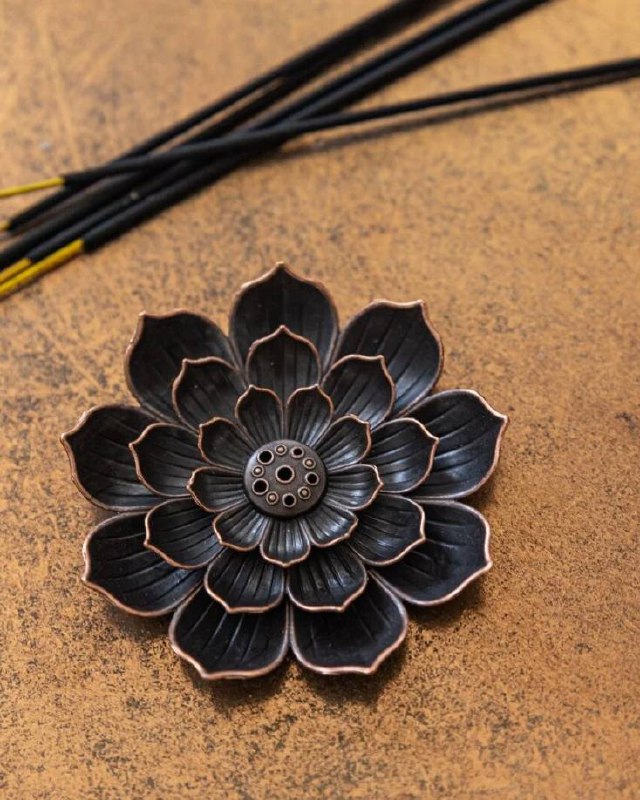 Держатель для аромапалочек Lotus не только станет вашим спутником в медитациях, но еще и сгодится как декор вашего комода или стеллажа. Такие мален... - изображение 4 - держатель, аромапалочек, lotus