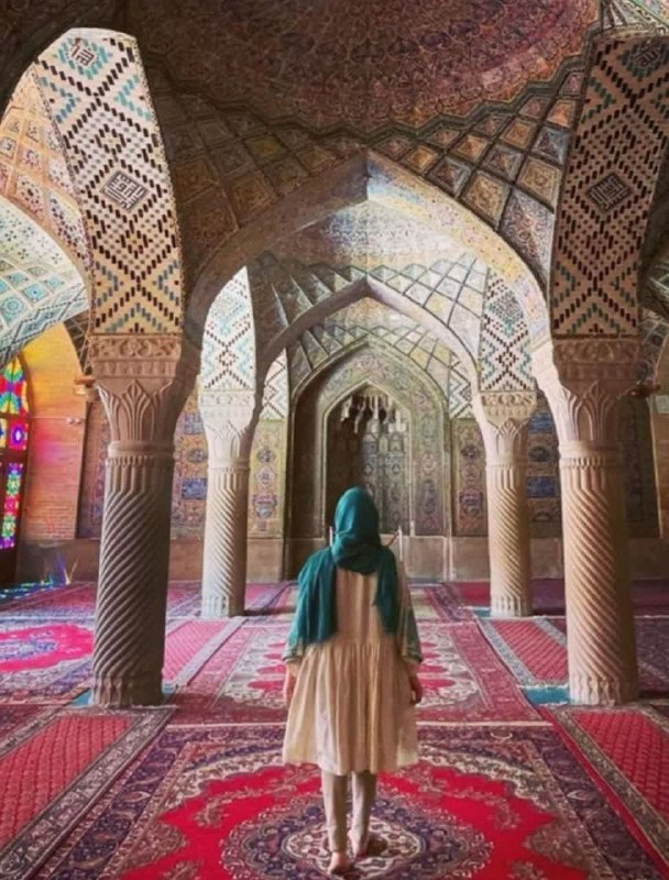 کانال اخبار امیران: وارد مسجد شدی، چشمت نمازم را شکستقبله را گم کردم و خیرالعمل شد دیدنت🅰️ @AmiranNews
