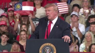 הנשיא טראמפ אומר שהוא "חייב להפסיק" להרוג מנהיגים איראנים "כי אני חייב להבין עם מי לעזאזל אנחנו מנהלים משא…