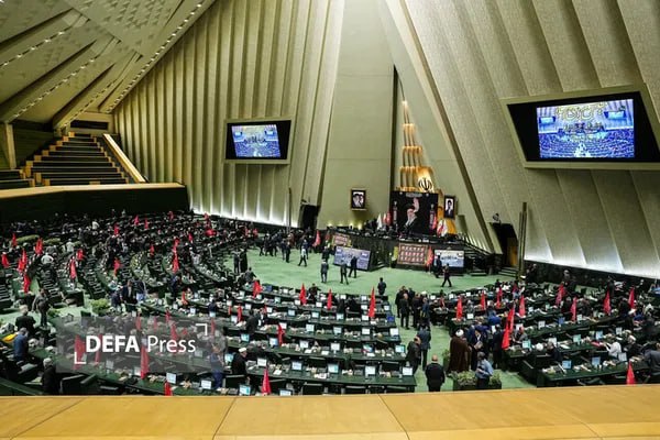 خبرگزاری دفاع مقدس: 💢تصویب کلیات طرح مقابله با نفوذ؛ گام مجلس برای پر کردن خلأ حقوقی🔸مجلس شورای اسلامی کلیات «طرح مقابله با نفوذ سرویسهای ا