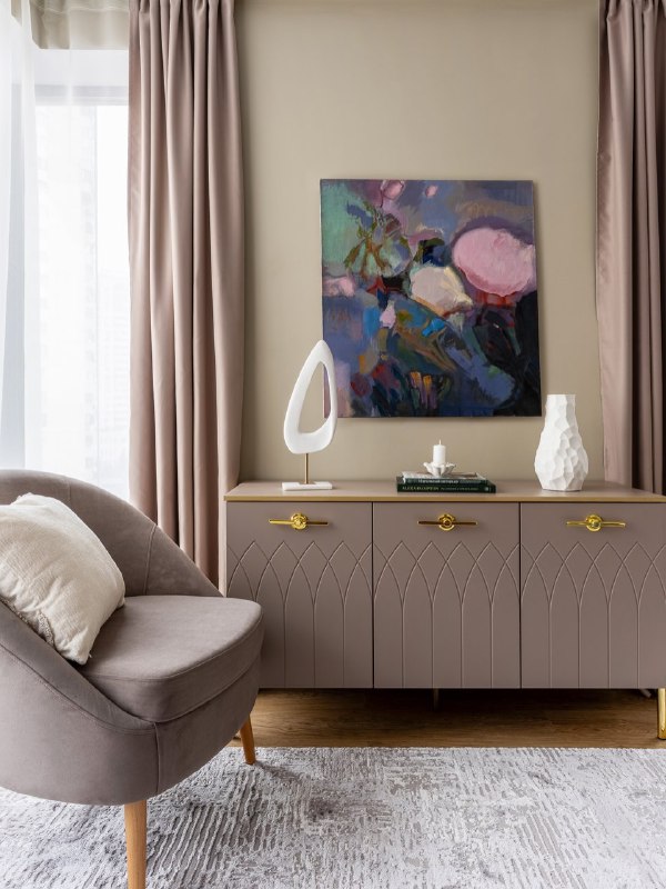 Прекрасная студия. Акцент на небольшой кухне создаёт фартук из плитки-майолики. Модульная система хранения имеет фасады из ЛДСП. Холодильник встрое... - изображение 2 - прекрасная, студия, акцент