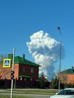Несколько взрывов прогремели над Пермью, громкоговорители в городе транслируют сообщение, что «произошла авария с выбросом опасного вещества», передает «ЧП Пермь».