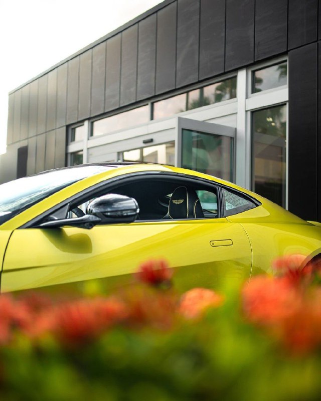 Aston Martin Vantage 3