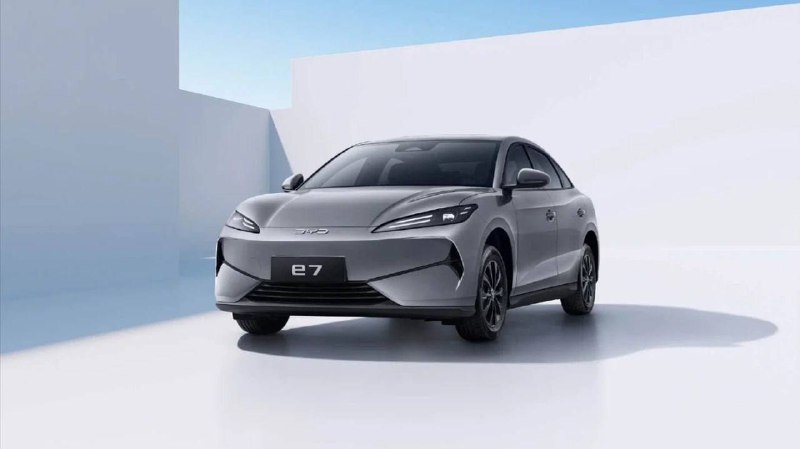 BYD выкатили «электричку» размером с Camry по цене Lada Granta.Китайский BYD e7 