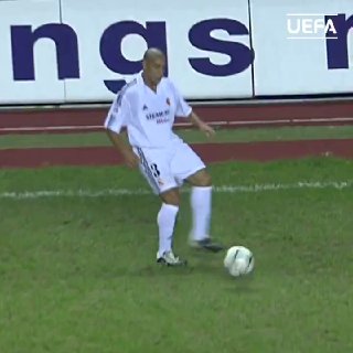 🇧🇷🌪️ GoalOfTheDay רוברטו קרלוס נגד פיינורד (2002)