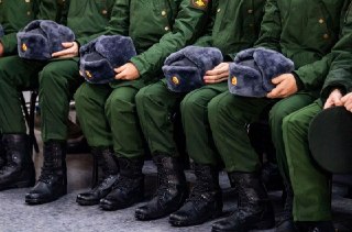 В Амурской области мужчину забрали с улицы, избили и отправили на войну. По словам семьи, его за деньги «сдал» глава поселенияЖителя одного из сел Амурской области задержали по дороге в магазин, избили и заставили подписать контракт с Минобороны, сообщает 