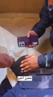 פרידה מהילדה הקטנה ז'ורי, שנורה למוות על ידי חיילים ישראלים אמש באוהלי משפחות עקורים קרוב משפחתה של הילדה א…