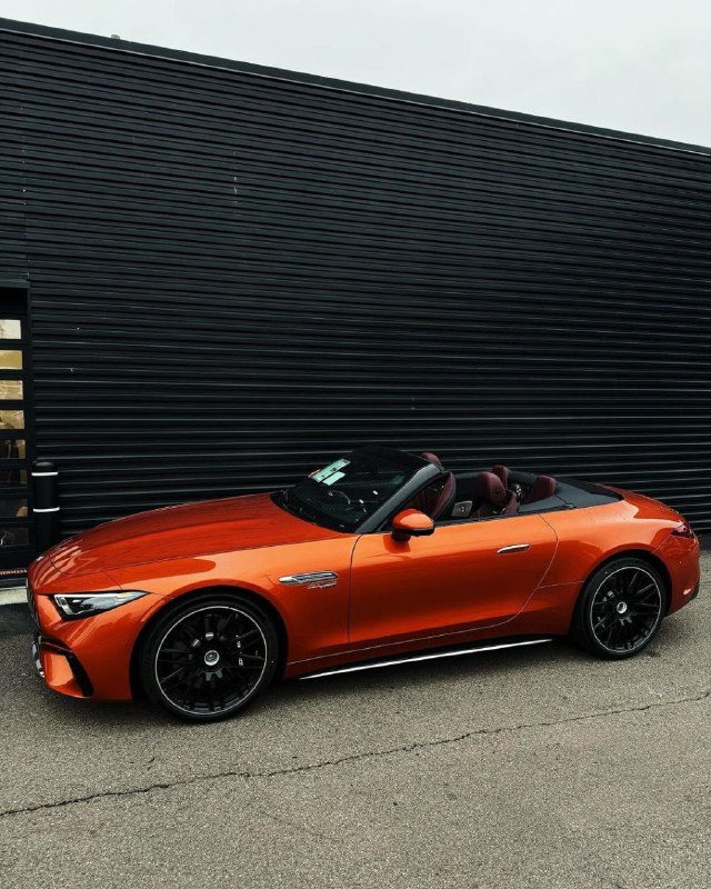 1 of 50 Mercedes-AMG SL63 MANUFAKTUR Big Sur Edition 4.0-L V8 BITURBO 2