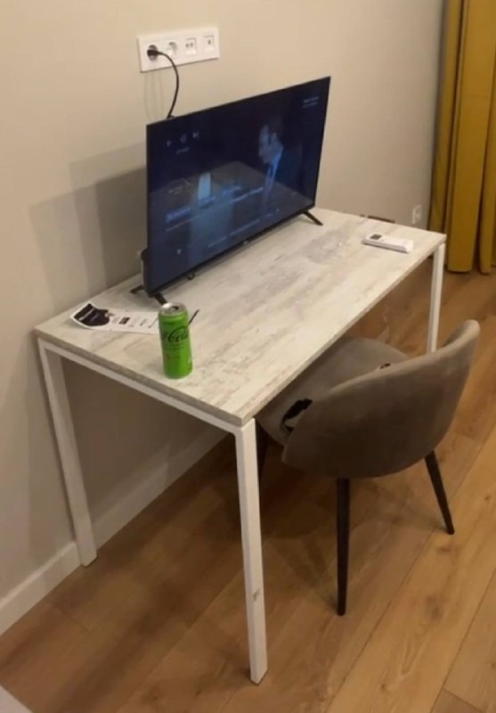 Стол 50 лари