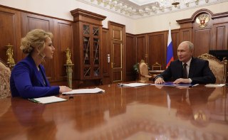 ⚡️ Лантратова сообщила Путину о 550 военнопленных, которых удалось вернуть в Россию «за месяц ее работы». И всех удерживаемых в Украине жителей Курской области. Но число 550 получается по сумме обменов за май и июнь, а губернатор Курщины до сих пор сообщае