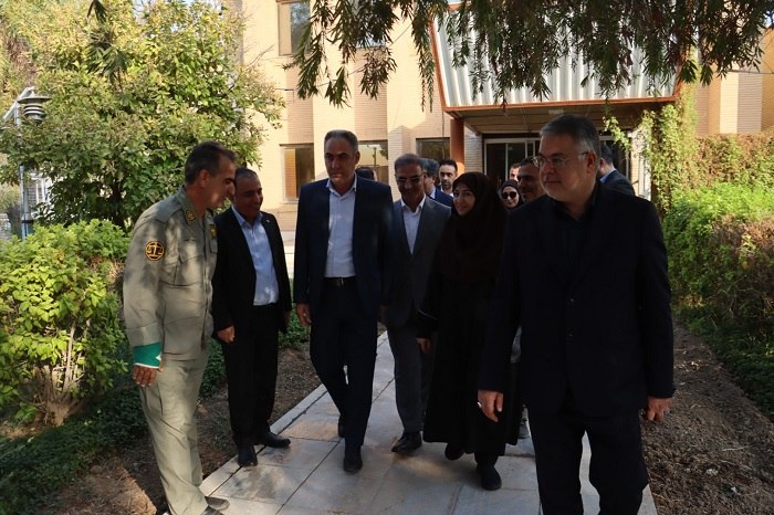 سازمان حفاظت محیط زیست: ✳️ شینا انصاری وارد خوزستان شد؛ افتتاح و بهره‌برداری از طرح‌های محیط‌زیستی در هفته دولت🔸 شینا انصاری، معاون رئیس‌جمهور و