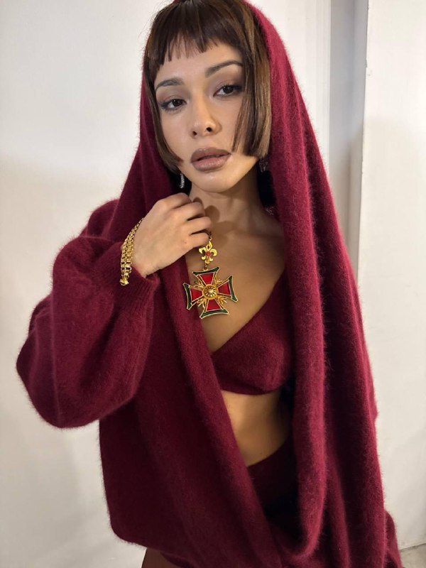 Вы думаете, что я просто так это показала? Вовсе нет — это вполне оправдано.По всему миру съёмочные команды и инфлюенсеры всё чаще используют эту форму, чтобы усилить образ. Думаю, вы и сами уже это заметили.Вы думаете, что я просто так это показала? Вовсе нет — это вполне оправдано.По всему миру съёмочные команды и инфлюенсеры всё чаще используют эту форму, чтобы усилить образ. Думаю, вы и сами уже это заметили.