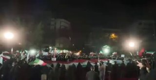 תשובתכם האבהית התקבלה התכנסות סטודנטים בתגובה להודעת המנהיג העליון של המהפכה: נצטייד בידע המדע עד סוף חיינו.