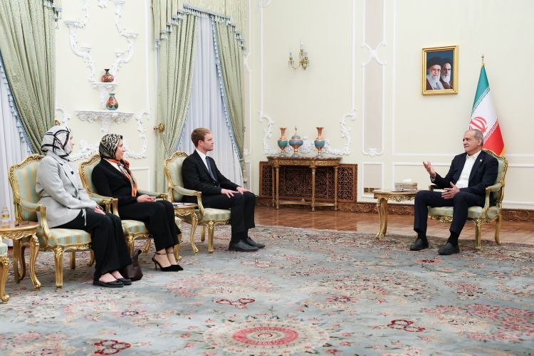 Dr. Pazeshkian: To take effective steps to strengthen and develop bilateral relations
