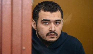 Военный суд приговорил к пожизненному заключению Ахмаджона Курбонова, обвиняемого в убийстве начальника войск РХБЗ Игоря Кириллова и его помощника Ильи Поликарпова.По версии следствия, 17 декабря 2024 года Курбонов по заданию СБУ оставил у дома Кириллова э