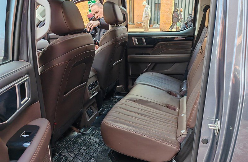 Китайские пикапы в стиле Ford F-150 и RAM 1500 поступили в продажу в России 6