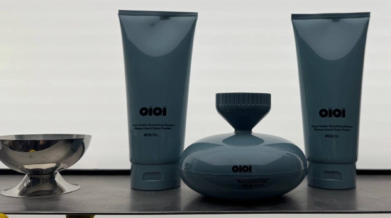 Поиски бренда косметики для мастерскойПобывала в офисе компании SENECA, чтобы познакомиться с их брендами. Для меня сейчас стоит задача — найти для своей мастерской бренд, который смог бы комплексно закрыть потребности клиентов: уход + стайлинг.На первый взгляд, это кажется просто, но на практике всё сложнее. Одни бренды отлично справляются с задачей «помыть и увлажнить», но их линейки по стайлингу очень ограничены. У других — широкий выбор укладочных средств и полноценный уход, но пока не уверена, насколько это соответствует моему стилю работы и запросам моих клиентов.Поэтому выбор требует времени и вдумчивости: — хочется качества, смыслов и стильную упаковку, которые будут органично работать в моей мастерской.Поиски бренда косметики для мастерскойПобывала в офисе компании SENECA, чтобы познакомиться с их брендами. Для меня сейчас стоит задача — найти для своей мастерской бренд, который смог бы комплексно закрыть потребности клиентов: уход + стайлинг.На первый взгляд, это кажется просто, но на практике всё сложнее. Одни бренды отлично справляются с задачей «помыть и увлажнить», но их линейки по стайлингу очень ограничены. У других — широкий выбор укладочных средств и полноценный уход, но пока не уверена, насколько это соответствует моему стилю работы и запросам моих клиентов.Поэтому выбор требует времени и вдумчивости: — хочется качества, смыслов и стильную упаковку, которые будут органично работать в моей мастерской.