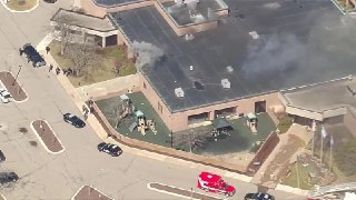 В штате Мичиган стрельба произошла в синагоге в населенном пункте Уэст-Блумфилд, там также произошел наезд автомобиля — директор ФБРНа месте также произошел пожар — NBC News со ссылкой на полициюО пострадавших не сообщается.