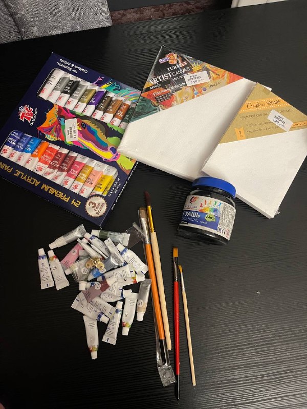 Отдам одним пакетом краски кисточки и два холста — фото 1