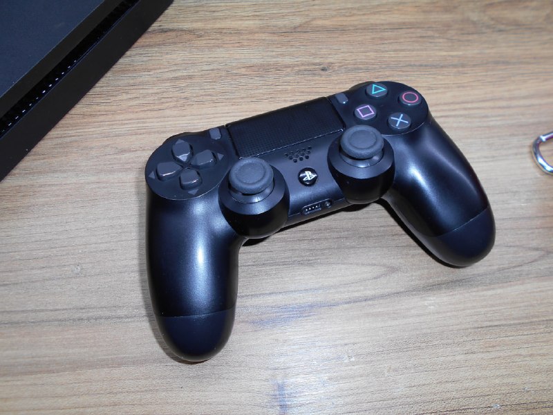 PS4 slim 1тб и дополнительные игры