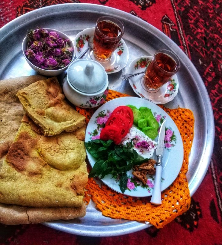✍ گلســـتان نوکنـــــده: بفرمایید صبحونه😋😋