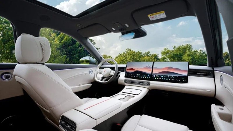 Гибридный Hongqi HS6 получит два больших тачскрина 3