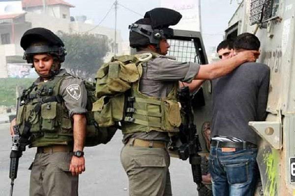 جهان تسنیم: یورش نظامیان صهیونیست به جنوب بیت لحم و مقابله فلسطینیان با آنها 🔹نظامیان رژیم صهیونیستی به شهرک بیت فجار در جنوب بیت لح