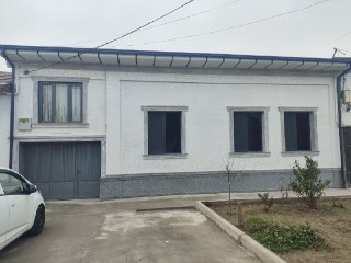 Учтепа туманида 4 сотих 8 хонали ҳовли сотилади яхши жой