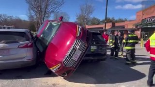 Водитель из Массачусетса нашел инновационный способ парковки Audi А4 перепрыгнул