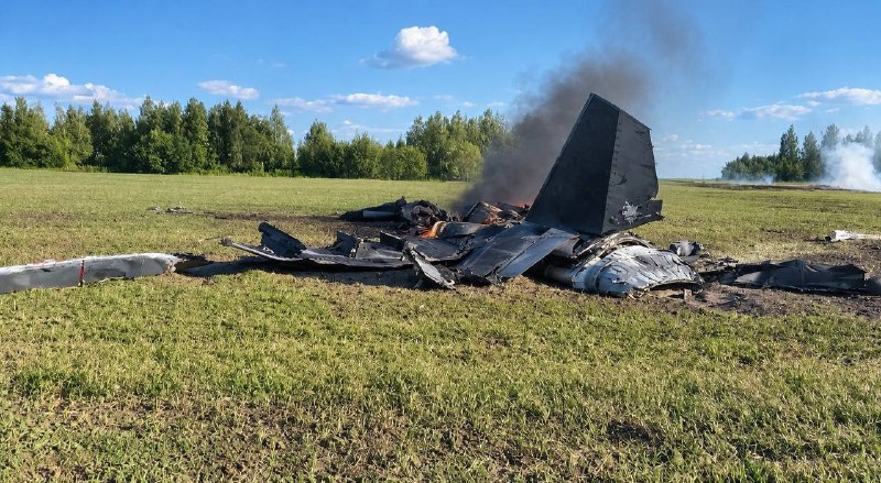 🇷🇺️ - אחד משני מטוסי הקרב Su-35S שהתרסקו היום במחוז קורסק.