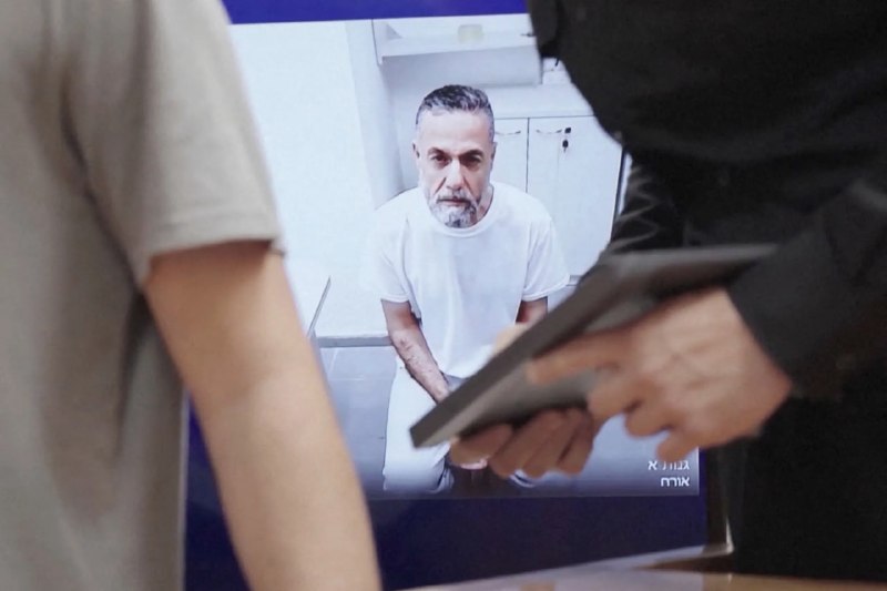הוא היה נתון ל"דיכוי האלים ביותר". האסיר, ד"ר חוסאם אבו ספיה, סבל משברים בכלוב הצלעות שלו