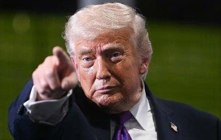 "Трамп не знает, что делать"Журналист Эндрю Найл, ссылаясь на своего источника в Белом доме, заявил, что президент США в растерянности из-за ситуации в Иране и не понимает, стоит ли ему начинать наземную операцию против КСИР. Прочитали текст за вас и распи