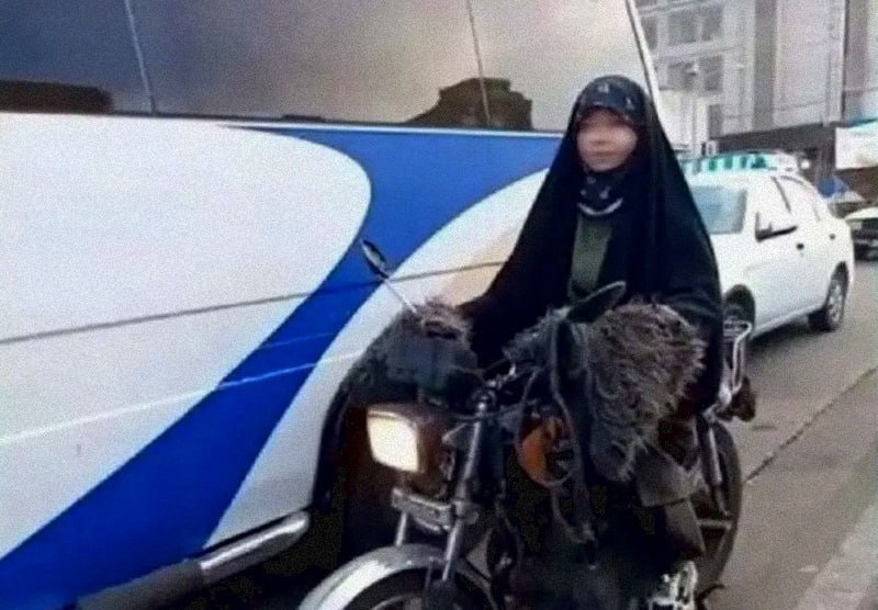 همای خبر گیلان🇮🇷: چه کسی مانع از صادر شدن گواهینامه موتور سیکلت زنان است؟روزنامه توسعه ایرانی نوشت:🔹در پرونده موتورسواری زنان، دیگر حتی نم