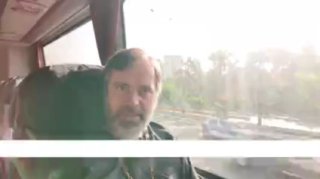 אורחים זרים בטקס פרידה דנים במנהיג שנהרג