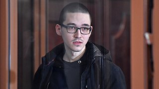 Убийца Ильназ Галявиев, расстрелявший девять человек в казанской гимназии, оказался фанатом Дональда Трампа. В письмах своим друзьям он писал, что восхищается политиком — которого не сломили ни уголовные дела, ни покушения.Ильназ Галявиев рассказал, что пр