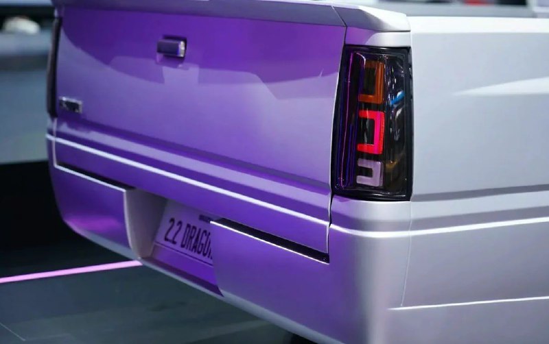 Компания Isuzu представила стильный рестомод Dragon Max 6