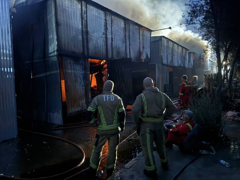 🔸 Fire of three household appliance sheds on a special road