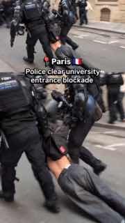 🇫🇷 This morning in Paris, students of the prestigious Sciences Po University staged a sit-in and blocked the entrance to the main building.