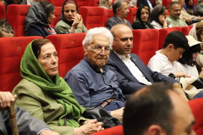 اینجا زنجان است: اکران مستند «لوسیفِر» مستند «لوسیفر» با موضوع زندگی و شخصیت علمی و حرفهای پروفسور یوسف ثبوتی، با حضور نرگس مرادخانی، مع