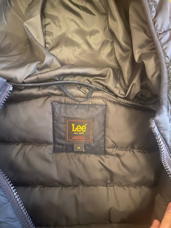 Продам оригинальную куртку LEE (размер M)