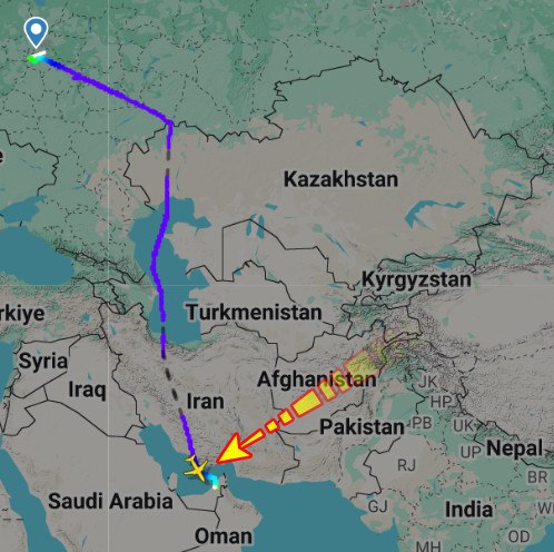 Проведя в столице чуть более суток, тот же самый летающий госпиталь МЧС России Ан-148-100ЕМ с каким-то очень важным пациентом сегодня ушёл в Объединённ фото