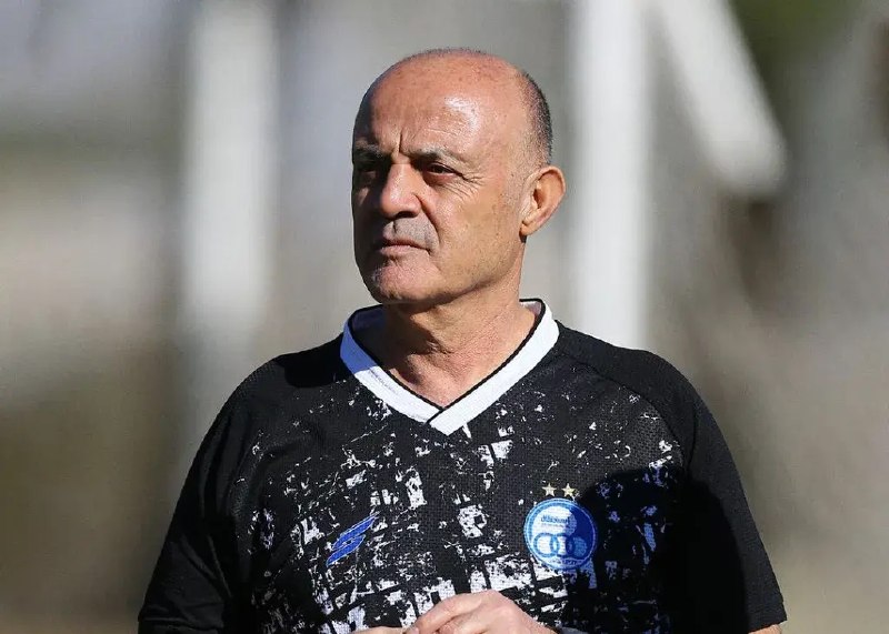 Bistodo IR | بیست و دو ⚽️: ⚽️ اوزجان بیزاتی مربی استقلال: بختیاری‌زاده به خاطر اینکه باید زود ورزشگاه رو ترک میکردیم و فرصت دیدن خانواده‌ش رو نداشت