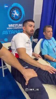 מצב הרוח השונה של אמיר מוחמד יזדאני באולם החם דקות לפני תחילת משחקיו באליפות העולם