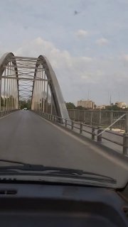 הצריפים של דיוויזיית השריון 92 באחוז עולה באש לאחר המתקפה הקרקעית האמריקאית