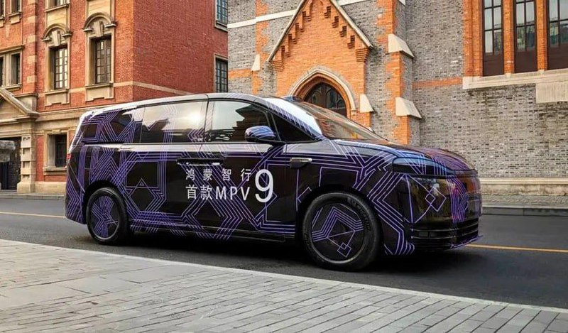 Минивэн Luxeed получит уникальную подушку безопасн...