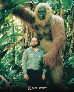 Gigantopithecus is the largest primate that ever lived. It weighed between 300 and 550 kilograms.📚 Buzz History