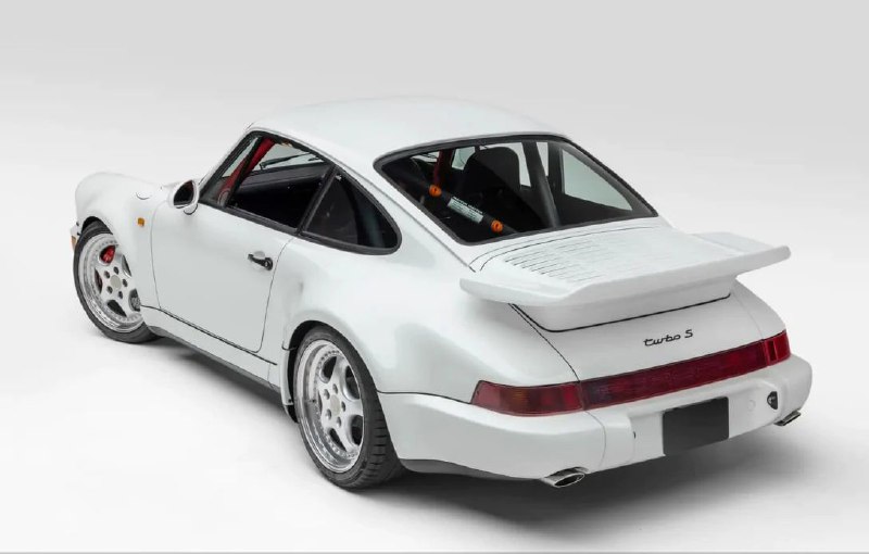 В Лондоне продают уникальный Porsche 911 Turbo S за 1,2 млн долларов 2