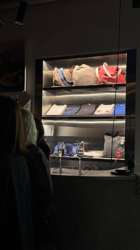 «Быть частью визуальной культуры»Я в гостях у фотостудии STATION studio. Место, в котором создаются лица многих брендов и компаний Санкт-Петербурга и не только. Пространство, в котором я и мои коллеги чувствуют себя как рыбы в воде! Мы большое комьюнити, the way you see.Надеюсь и хочется верить, теперь 26.09 — это традиция 🫵🏻💙«Быть частью визуальной культуры»Я в гостях у фотостудии STATION studio. Место, в котором создаются лица многих брендов и компаний Санкт-Петербурга и не только. Пространство, в котором я и мои коллеги чувствуют себя как рыбы в воде! Мы большое комьюнити, the way you see.Надеюсь и хочется верить, теперь 26.09 — это традиция 🫵🏻💙