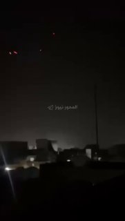 ההגנה האווירית מנסה להפיל מל"טים שנמצאים בדרכם לפגוע במחנות האופוזיציה באזור ארביל, צפון עיראק.